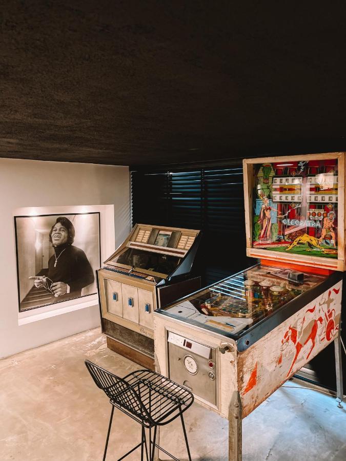Belowzero Gallery *